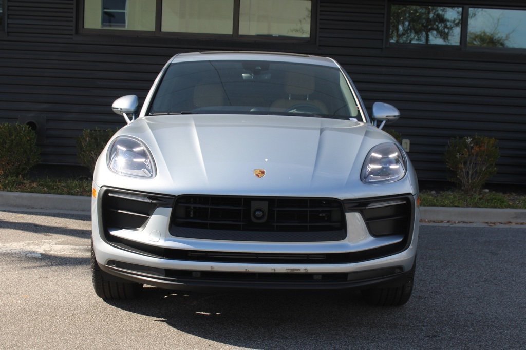 Used 2025 Porsche Macan image 10