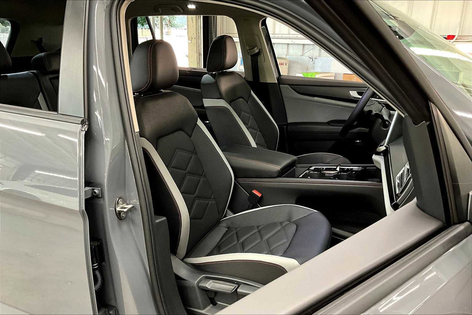 New 2026 Volkswagen Atlas Peak Edition image 31