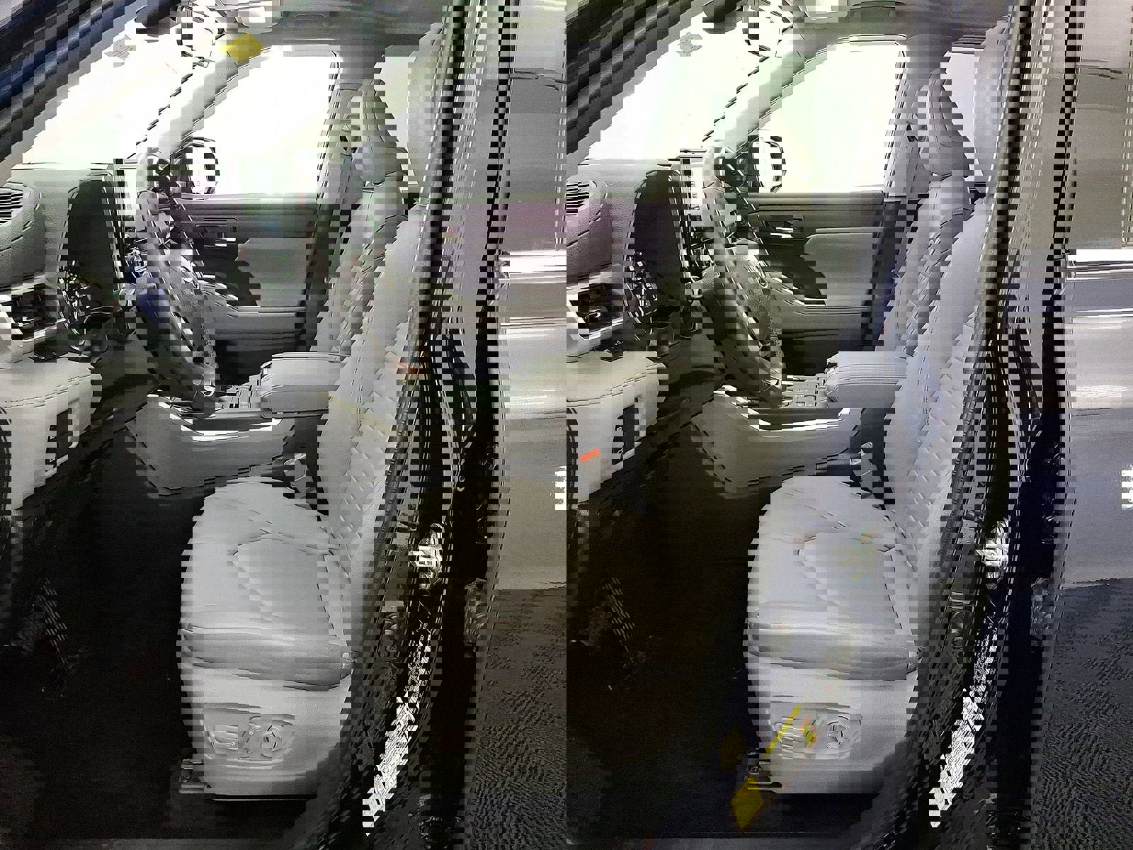 Used 2022 Toyota Highlander XLE image 11