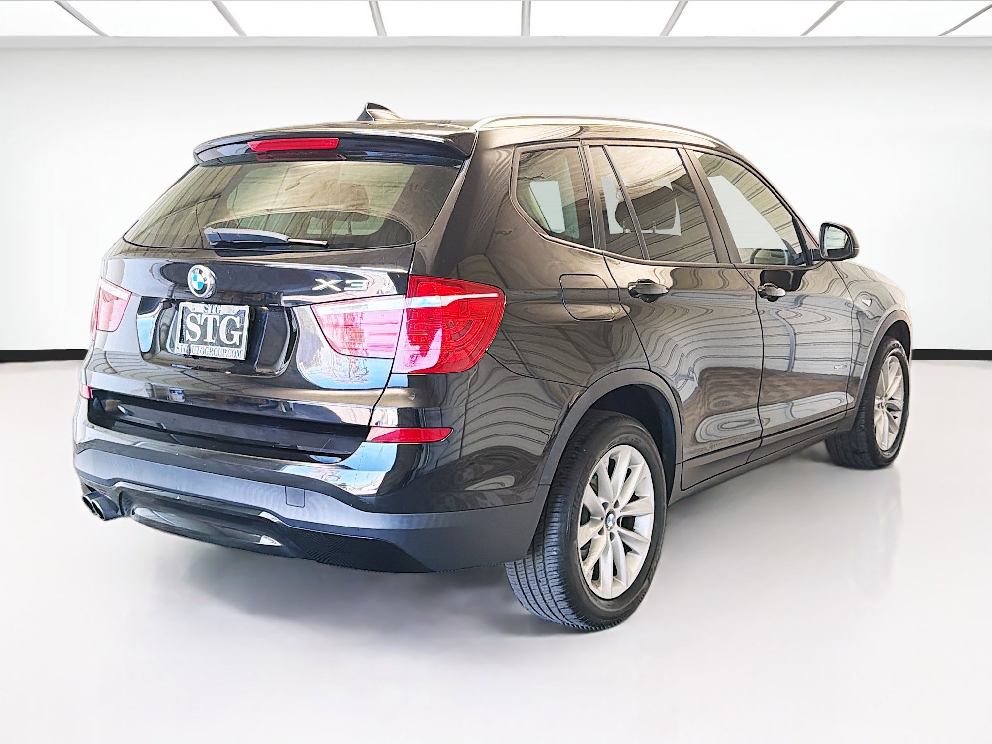 Used 2017 BMW X3 sDrive28i image 4