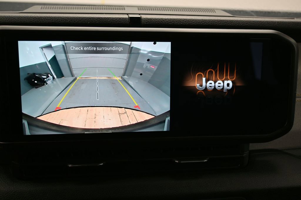 Used 2024 Jeep Wrangler Unlimited w/ Convenience Group AWD/4WD image 23