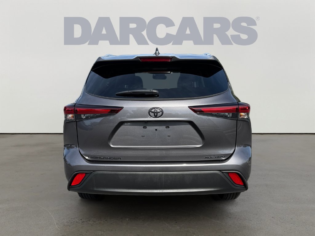 Used 2024 Toyota Highlander XLE AWD/4WD image 5