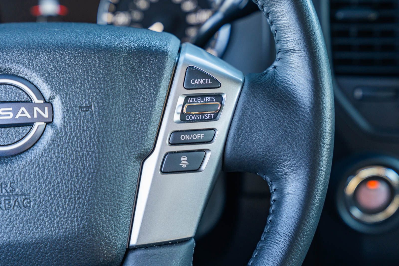 Used 2024 Nissan Titan SV w/ SV Convenience Package image 27