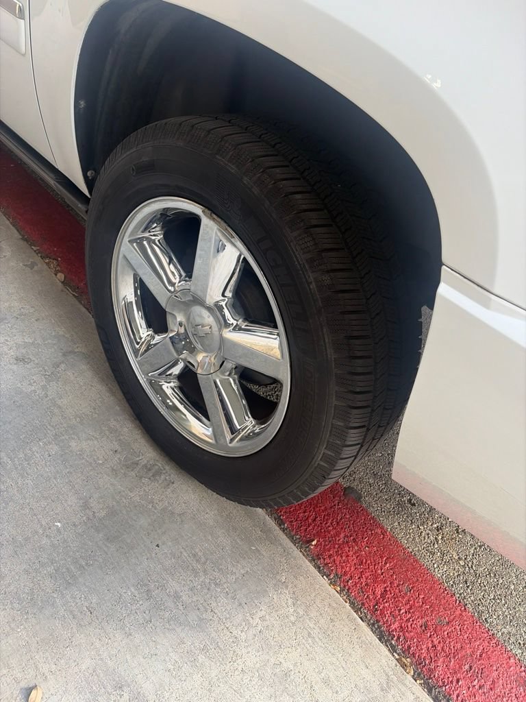 Used 2011 Chevrolet Suburban LTZ RWD image 7