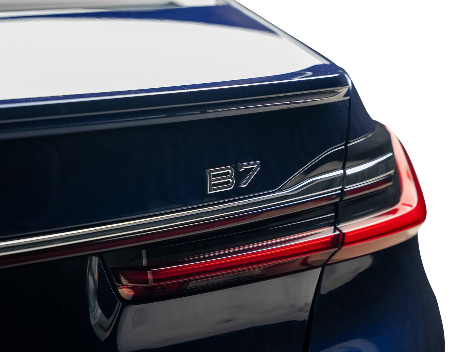 Used 2022 BMW ALPINA B7 xDrive AWD/4WD image 18