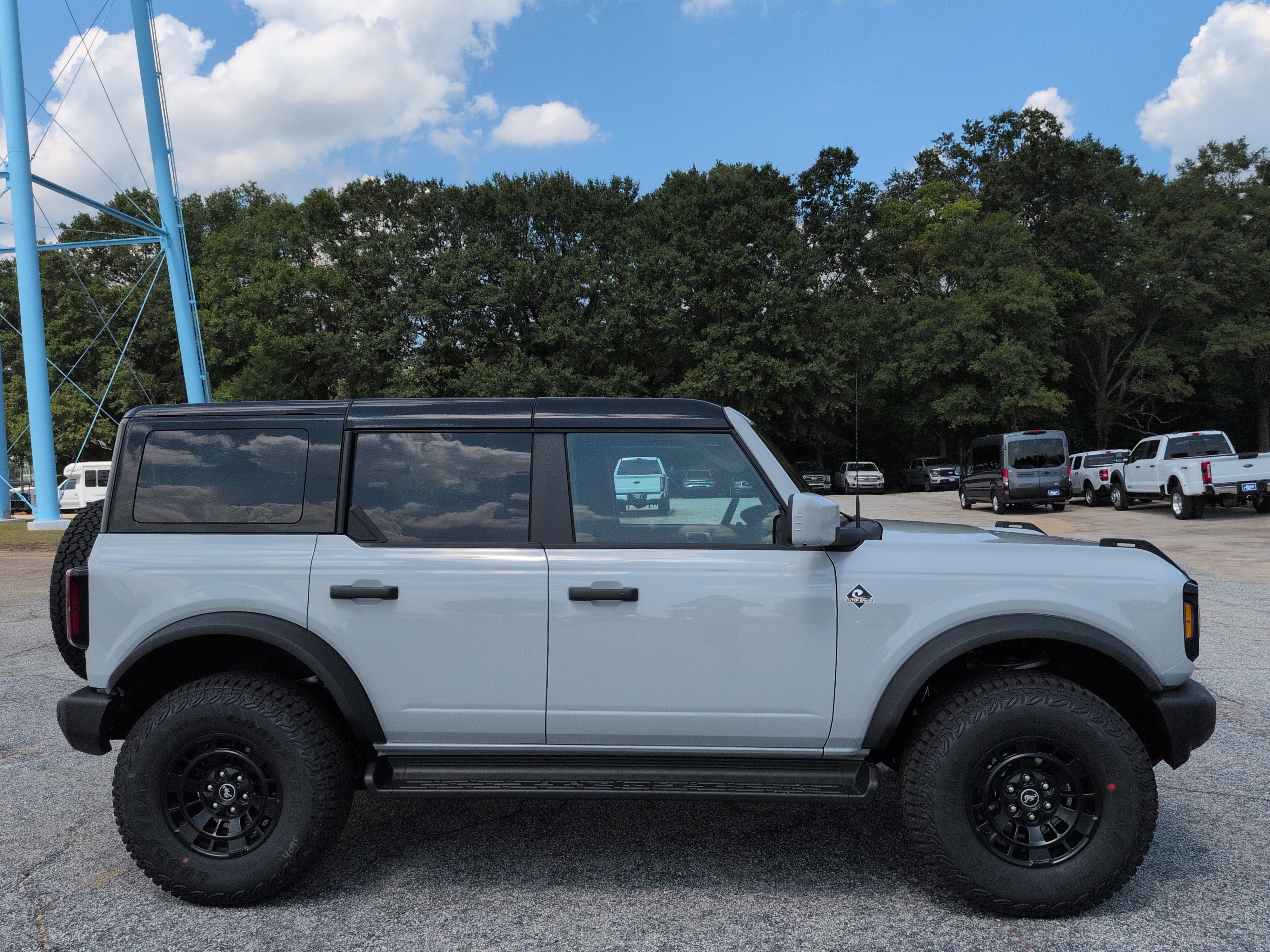 New 2026 Ford Bronco Outer Banks w/ Sasquatch Package AWD/4WD image 2