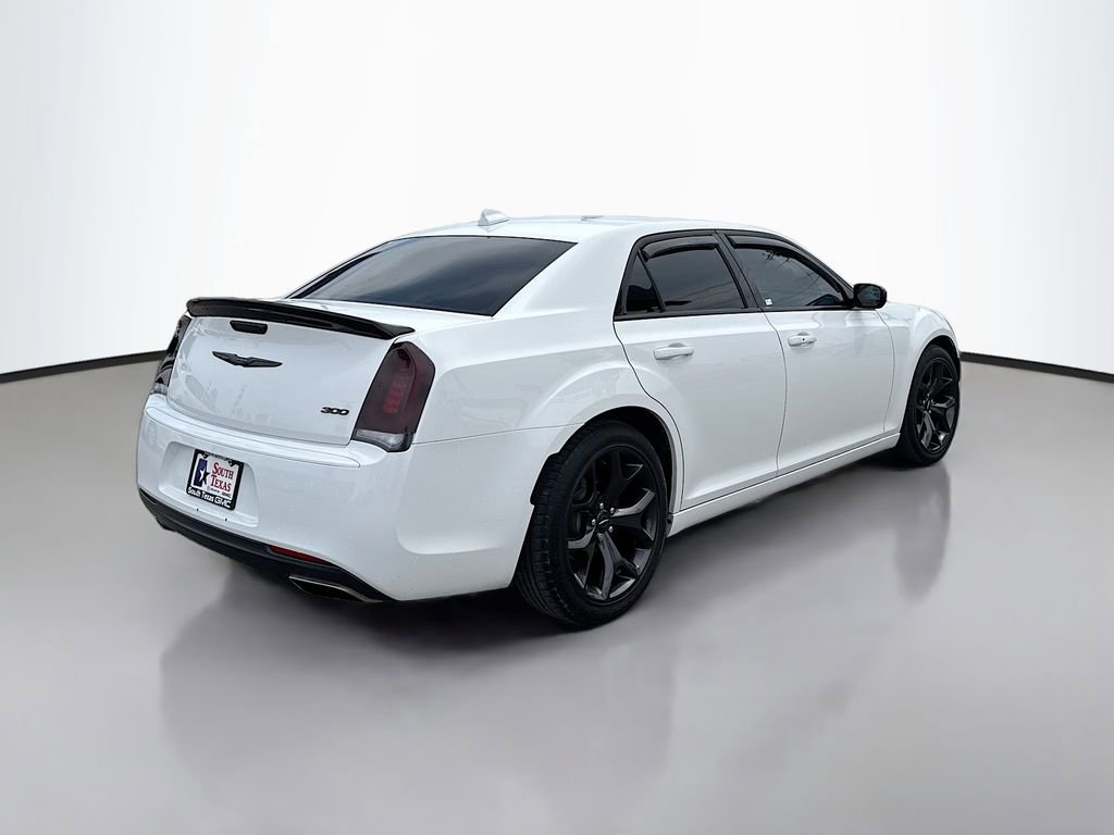 Used 2021 Chrysler 300 Touring w/ Sport Appearance Package RWD image 7