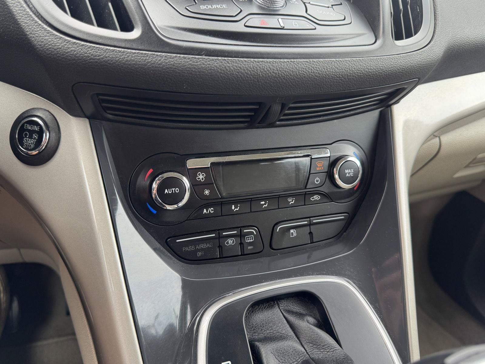 Used 2013 Ford C-MAX Energi SEL FWD image 22