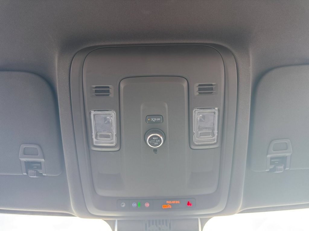 Used 2025 Chevrolet Suburban LT RWD image 28
