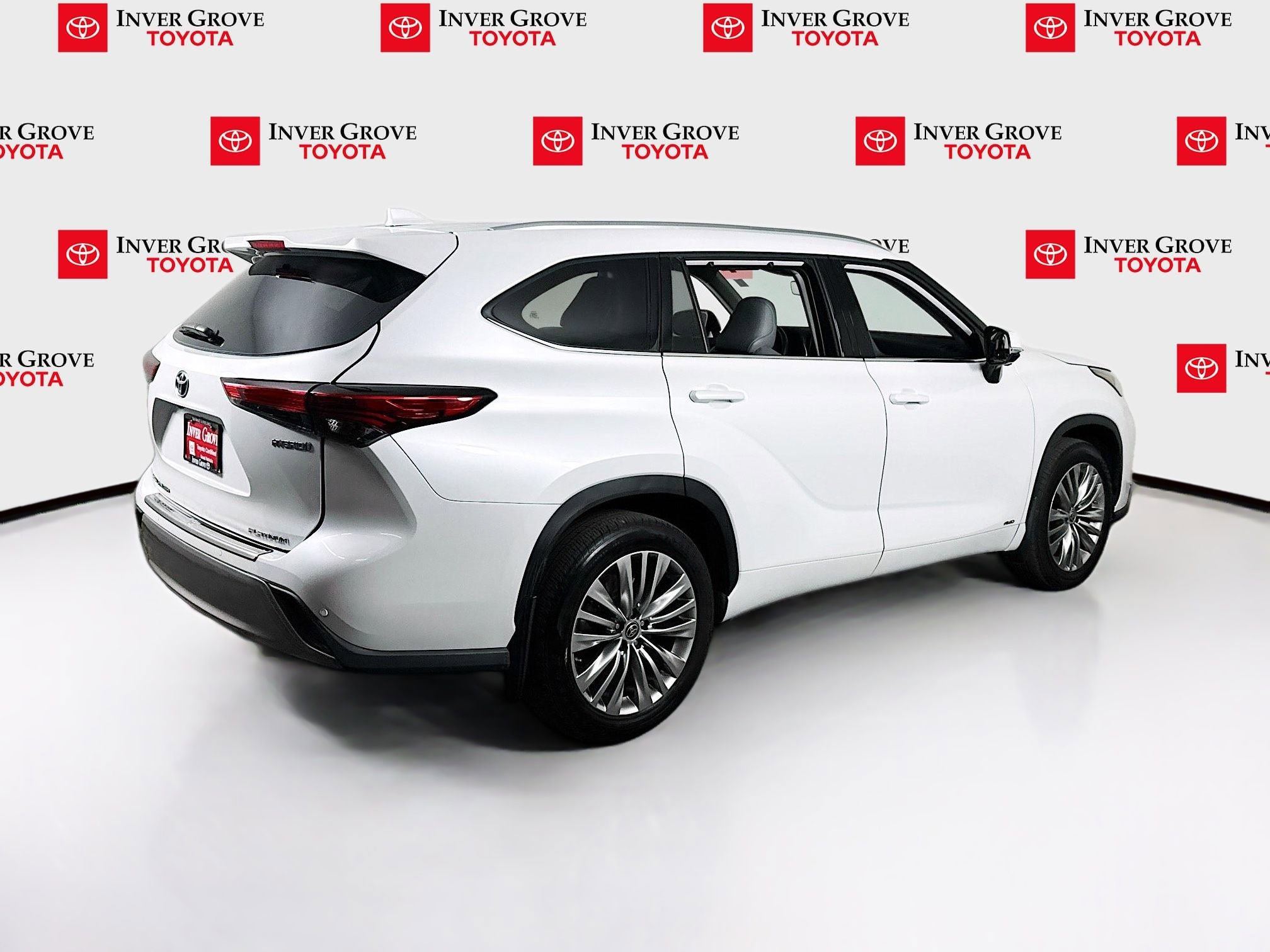 Used 2023 Toyota Highlander Platinum AWD/4WD image 5