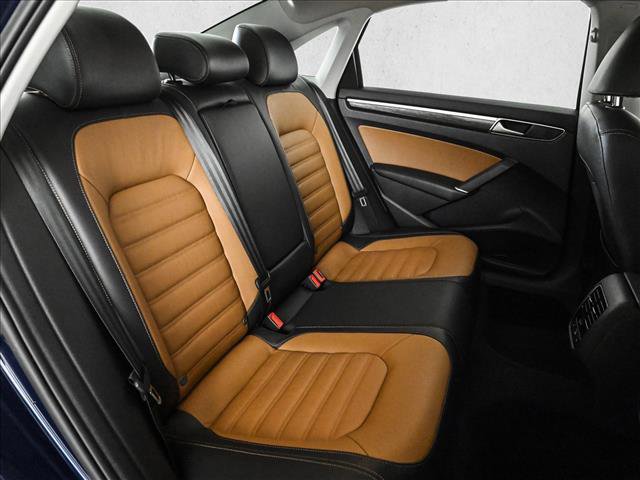 Used 2018 Volkswagen Passat 2.0T SEL Premium image 20