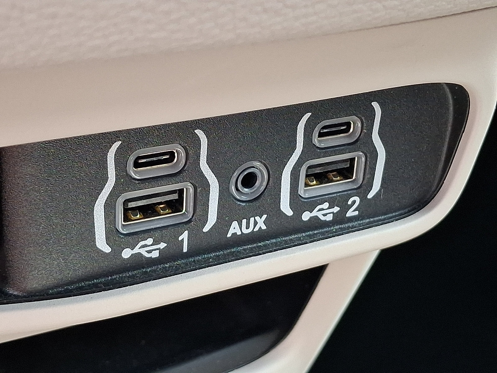 Used 2023 Chrysler Pacifica Touring-L AWD/4WD image 25