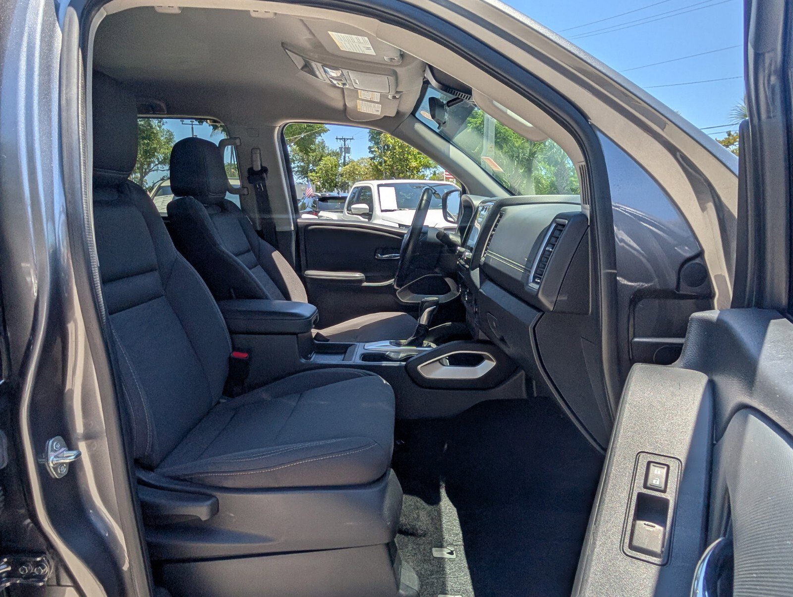 Certified 2023 Nissan Frontier SV w/ SV Convenience Package AWD/4WD image 17