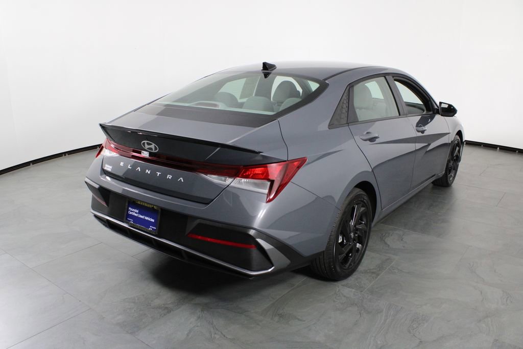 Used 2026 Hyundai Elantra Sport FWD image 16