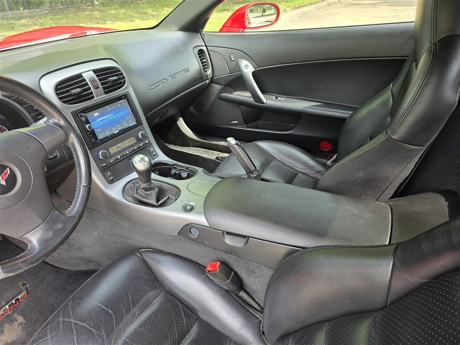 Used 2006 Chevrolet Corvette Coupe w/ Preferred Equipment Group RWD image 20