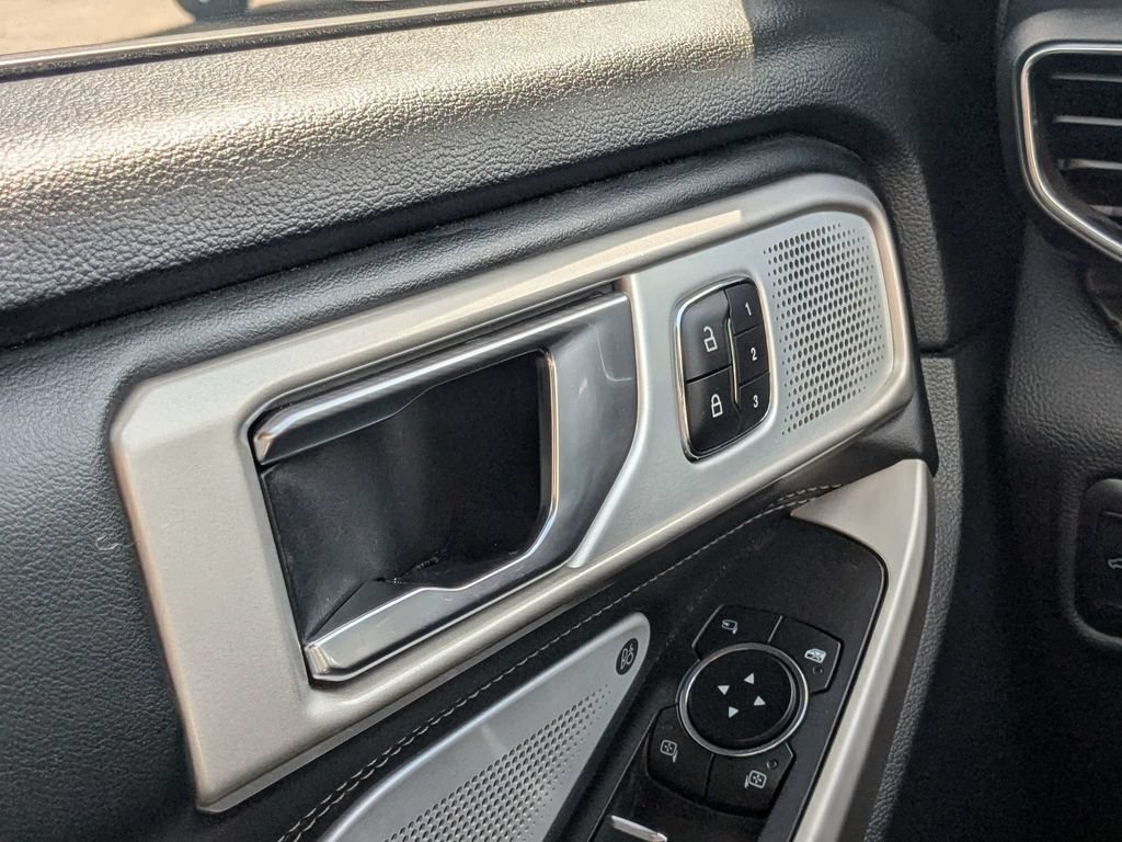Used 2024 Ford Explorer Limited w/ Limited Technology Package RWD image 22