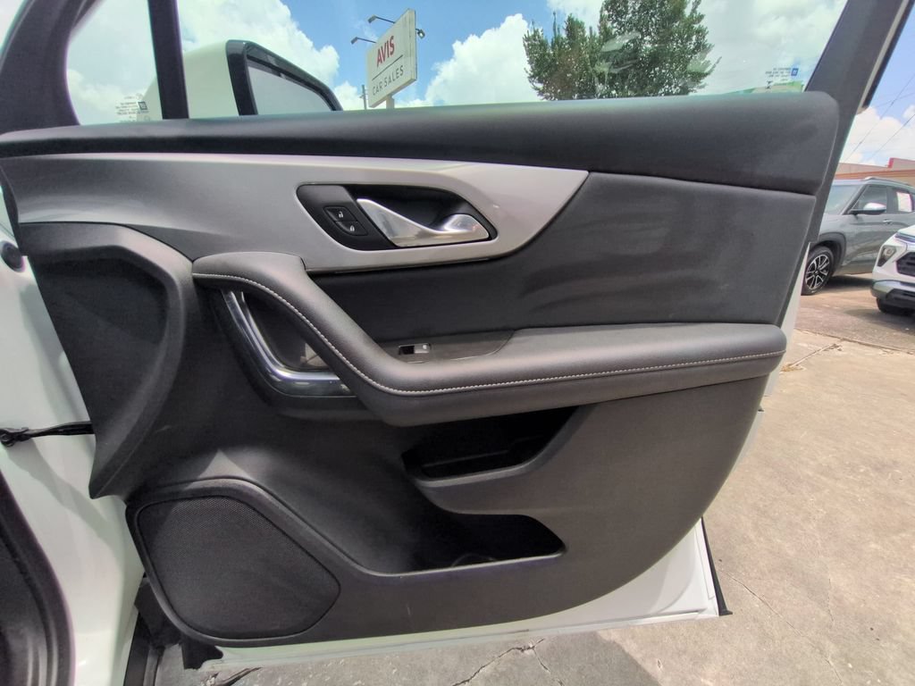 Used 2025 Chevrolet Blazer LT FWD image 32