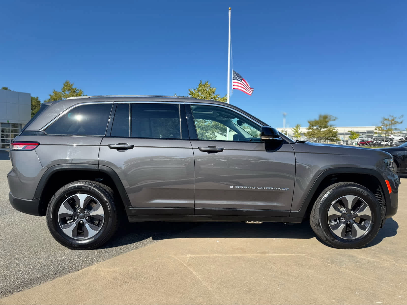 Used 2024 Jeep Grand Cherokee Limited 4xe image 13