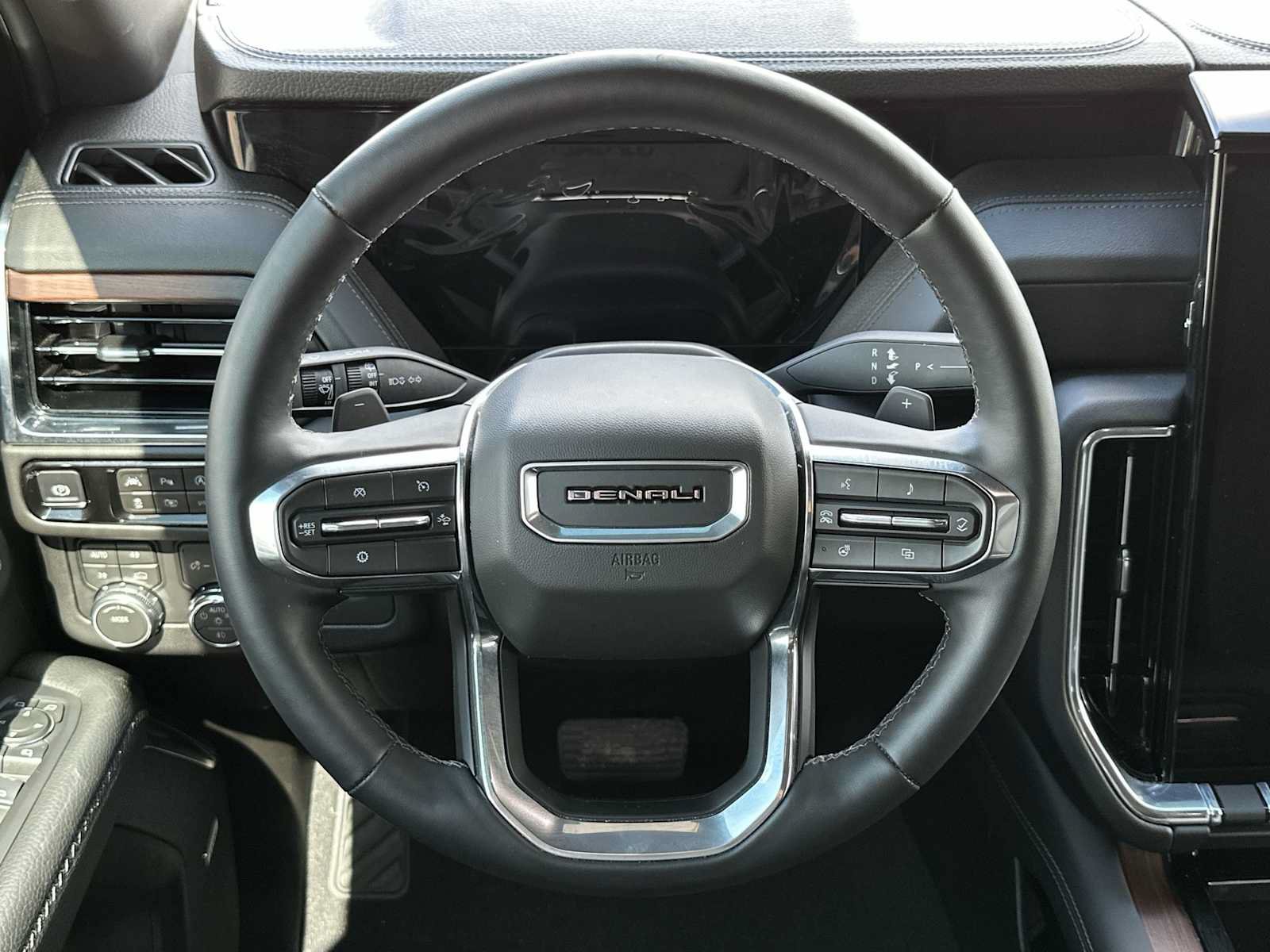 Used 2026 GMC Yukon Denali w/ Sun & Power Step Package AWD/4WD image 23