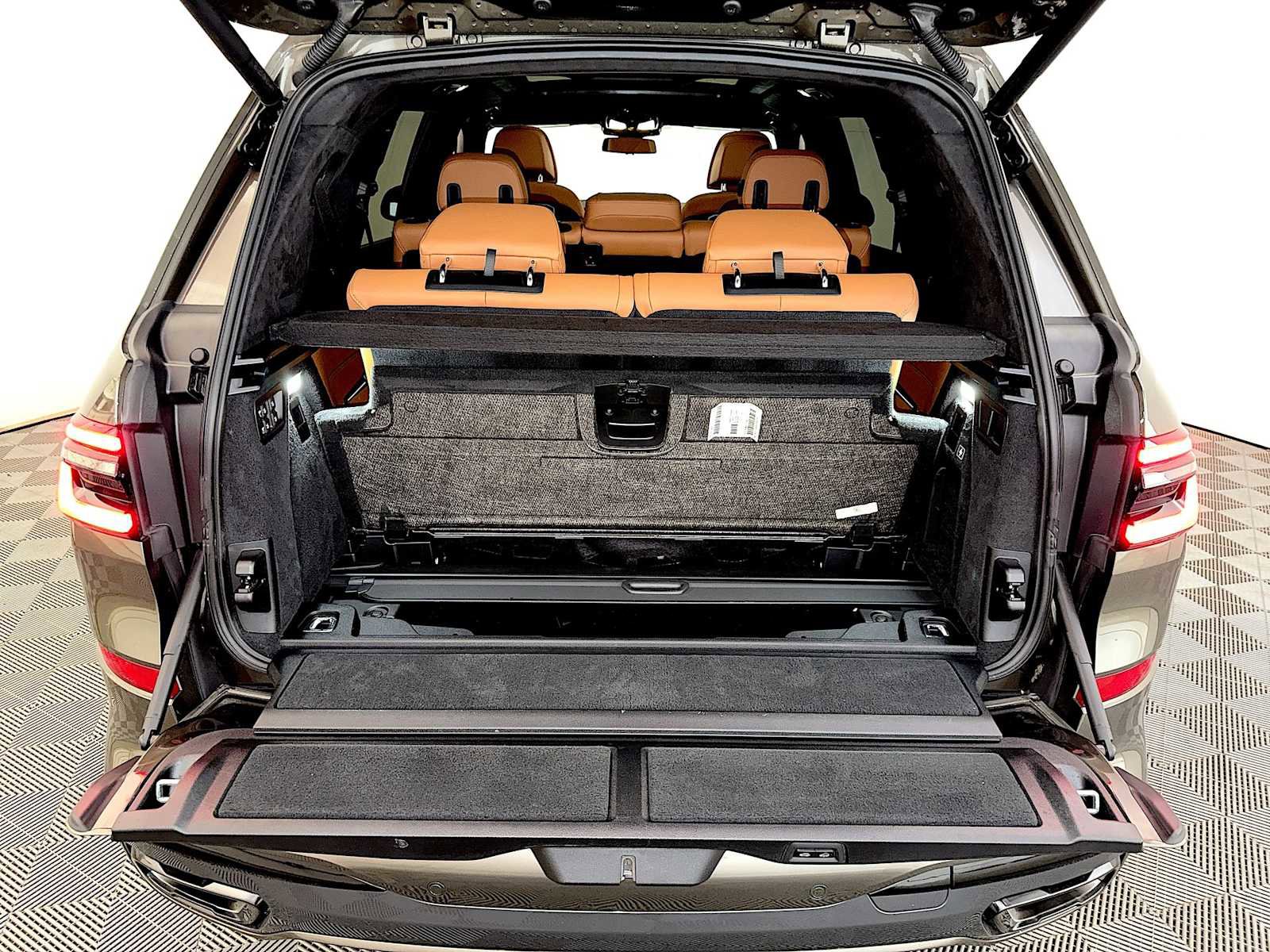 Certified 2024 BMW X7 xDrive40i w/ M Sport Package image 24