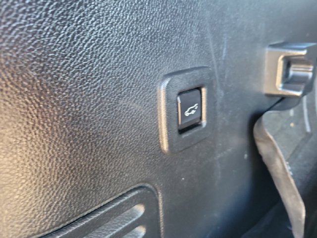 Used 2017 Ford Expedition EL Limited w/ Equipment Group 301A AWD/4WD image 31