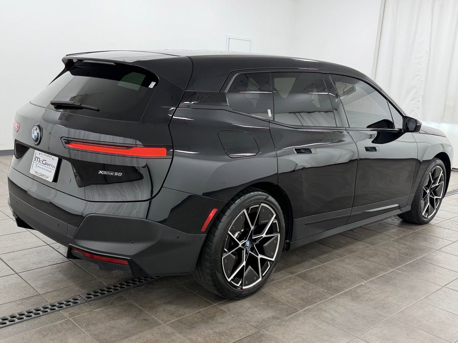 Used 2023 BMW iX xDrive50 w/ Premium Package AWD/4WD image 5