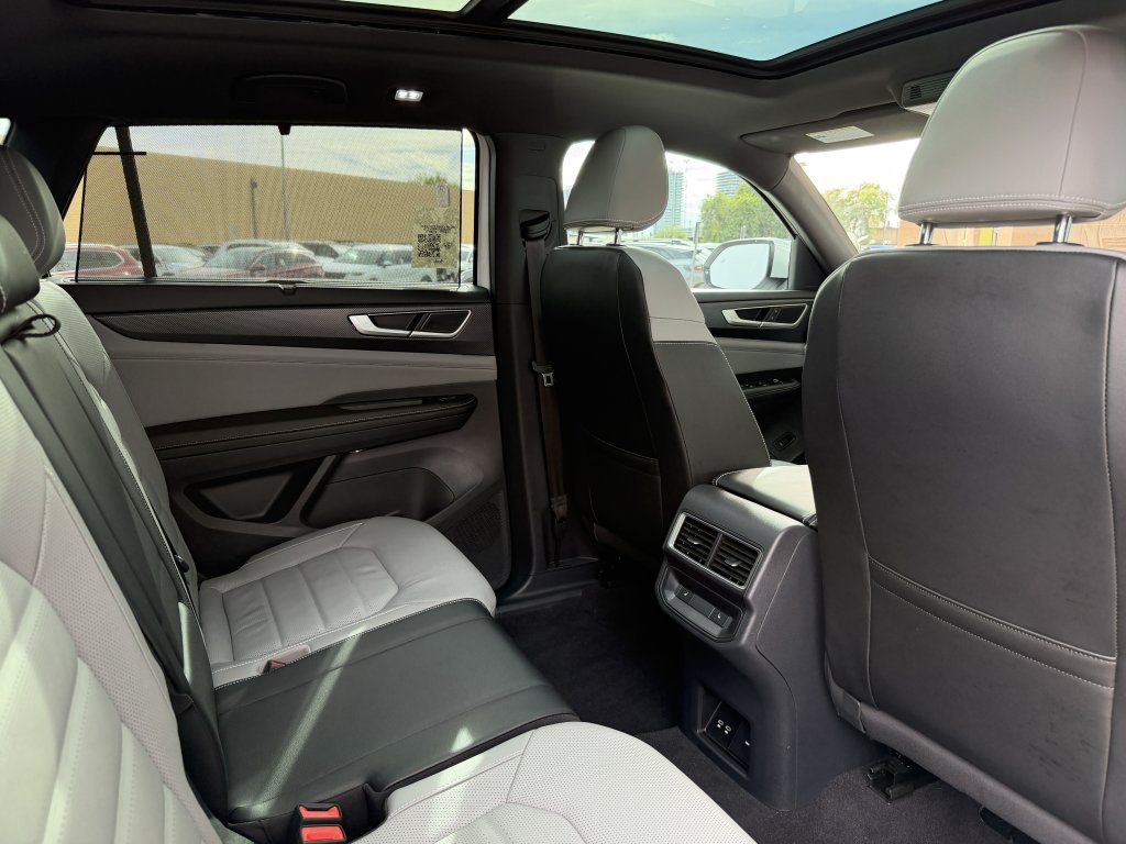 Used 2024 Volkswagen Atlas Cross Sport SEL AWD/4WD image 41