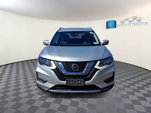 Used 2019 Nissan Rogue SV image 2