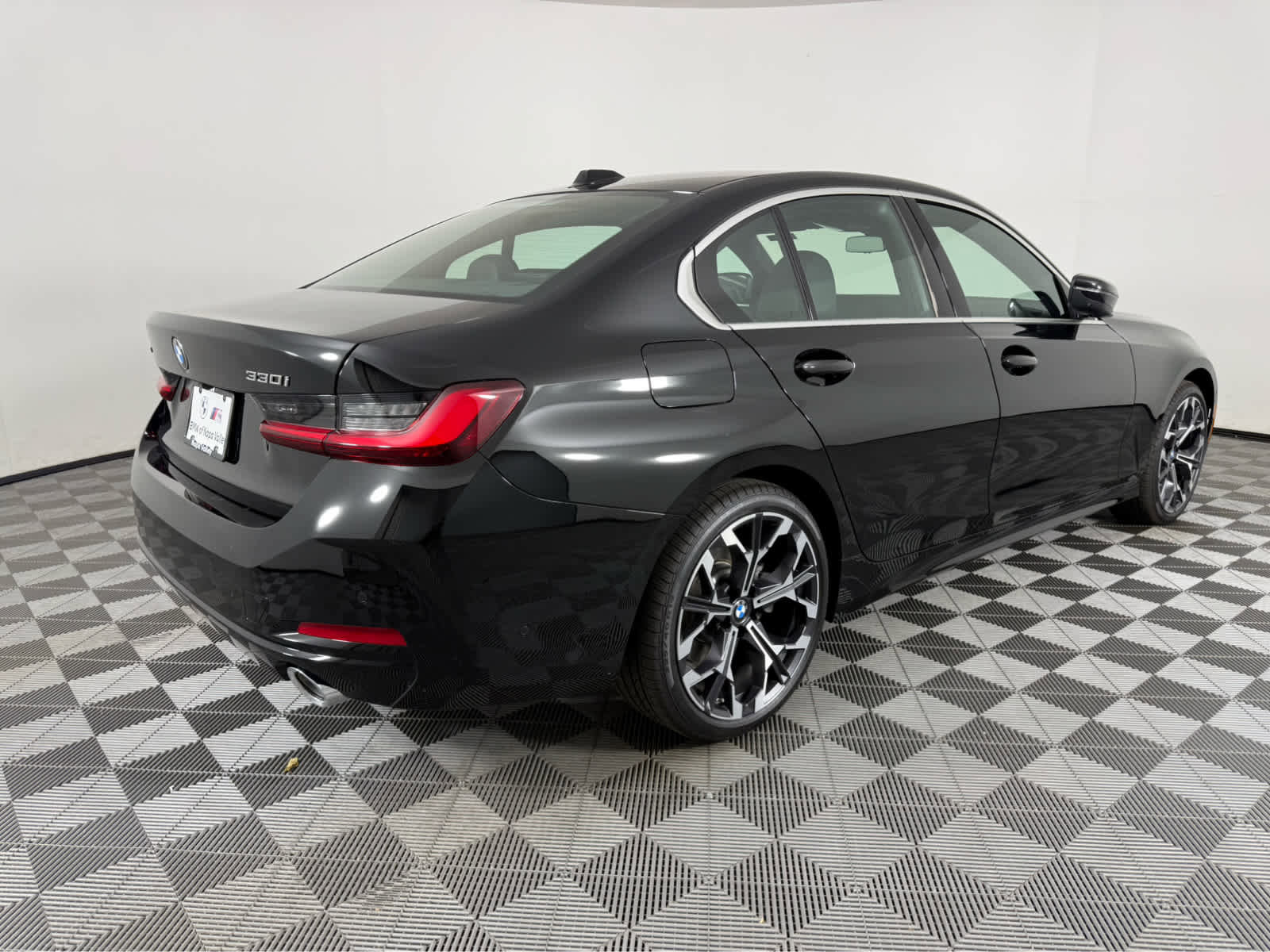 New 2026 BMW 330i xDrive Sedan w/ Convenience Package AWD/4WD image 3