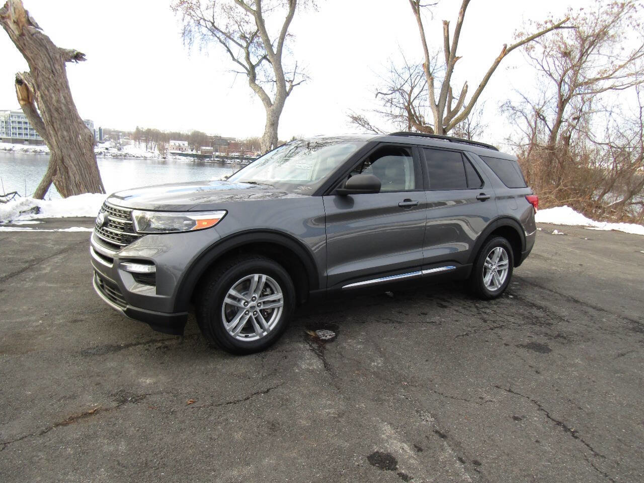 Used 2022 Ford Explorer XLT AWD/4WD image 43