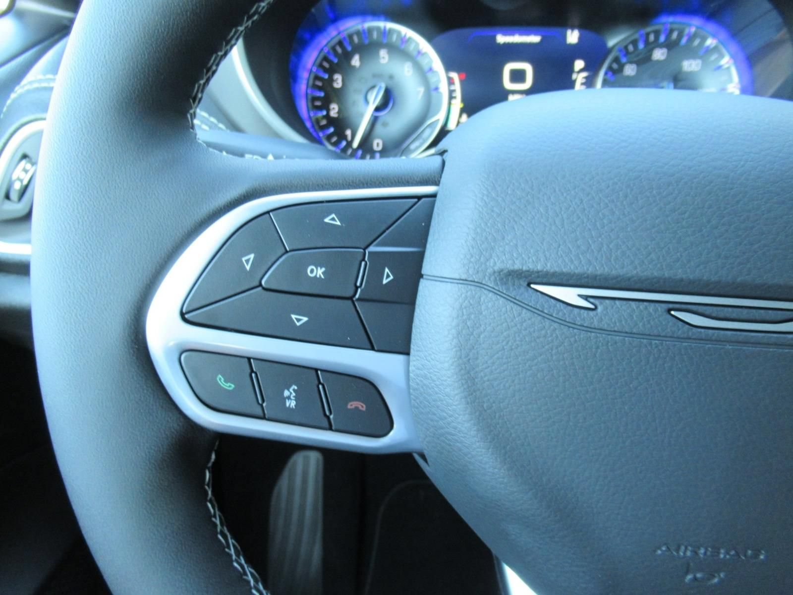 New 2027 Chrysler Pacifica Select FWD image 24