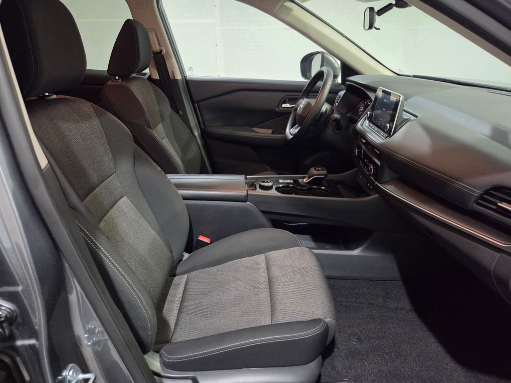 Used 2025 Nissan Rogue SV AWD/4WD image 13