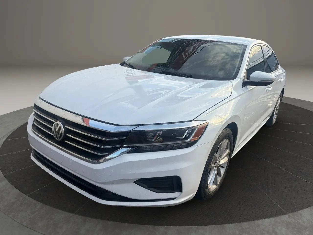 Used 2020 Volkswagen Passat 2.0T SE FWD image 1