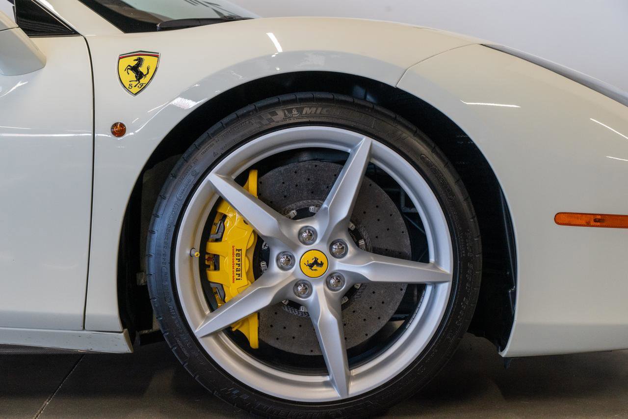 Used 2018 Ferrari 488 Spider RWD image 37