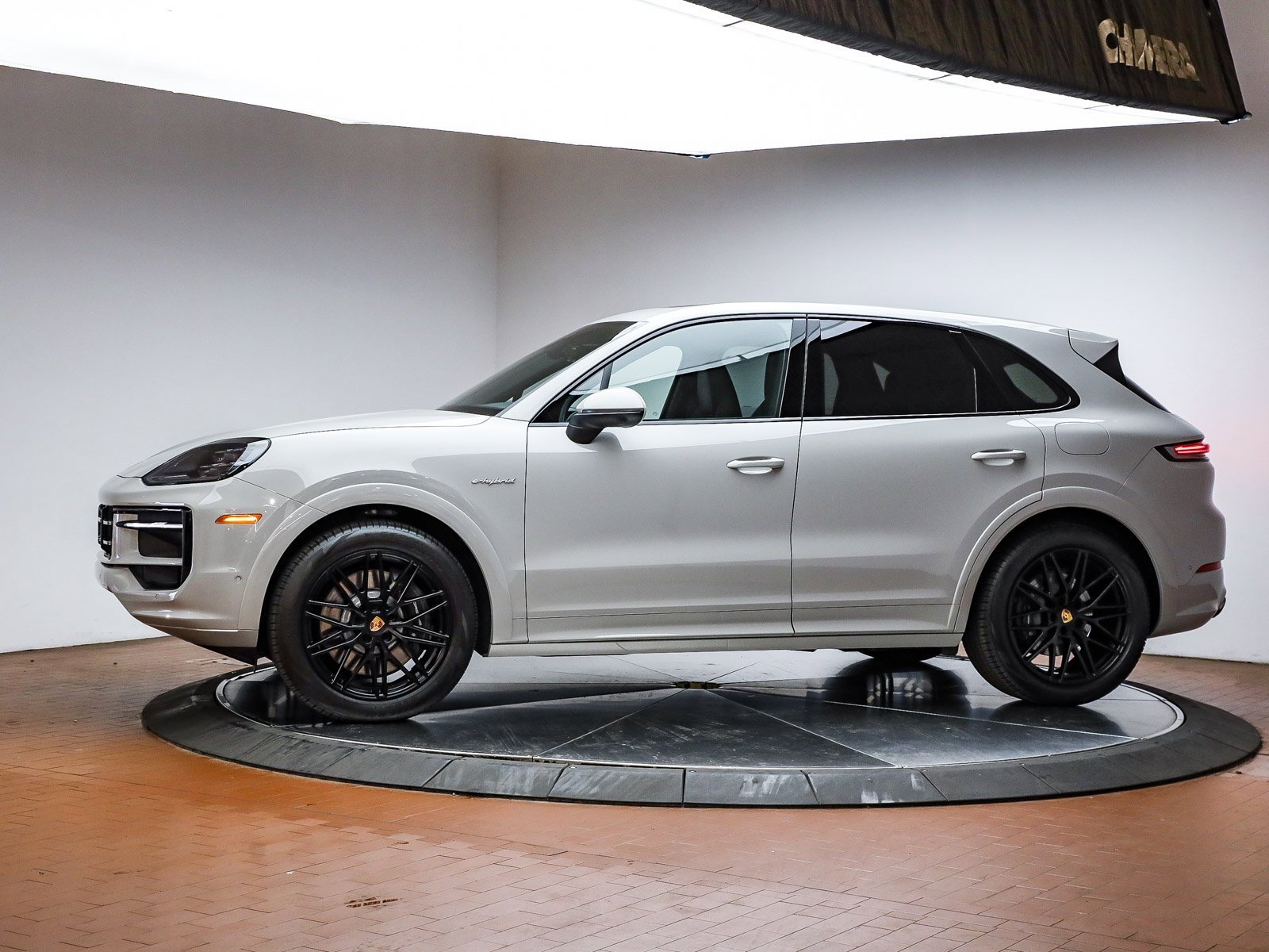 Used 2025 Porsche Cayenne E-Hybrid image 3