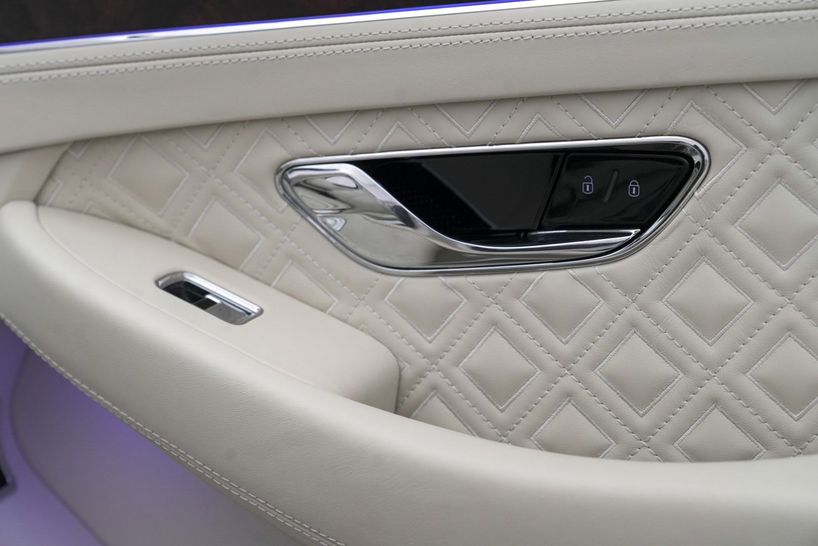 Used 2023 Bentley Continental GT Azure image 58