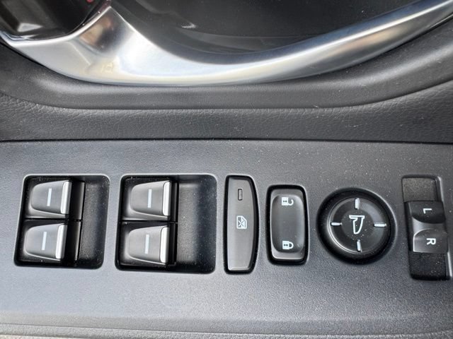 Used 2025 Honda Pilot Touring image 11