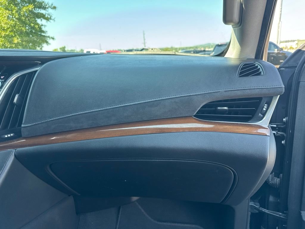 Used 2020 Cadillac Escalade Luxury RWD image 16