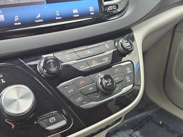 Used 2022 Chrysler Pacifica Touring-L image 27