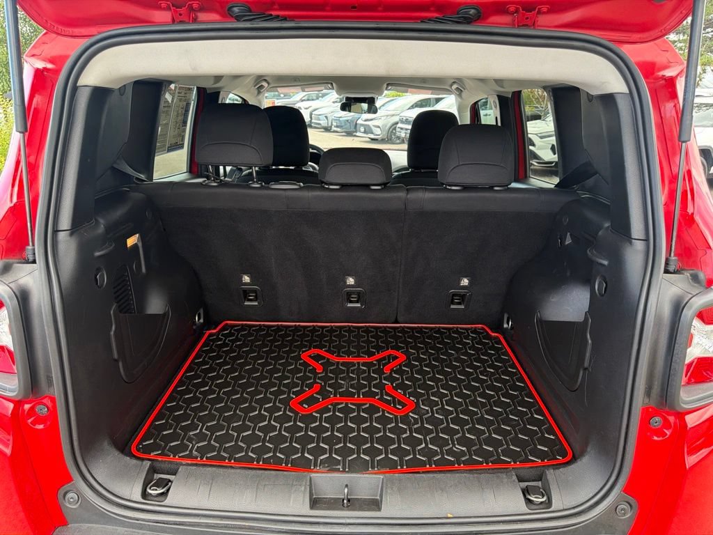 Used 2020 Jeep Renegade Trailhawk AWD/4WD image 16