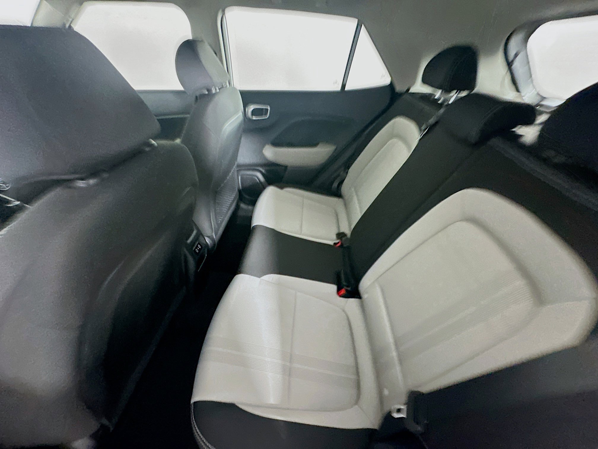 Used 2024 Hyundai Venue SEL image 27