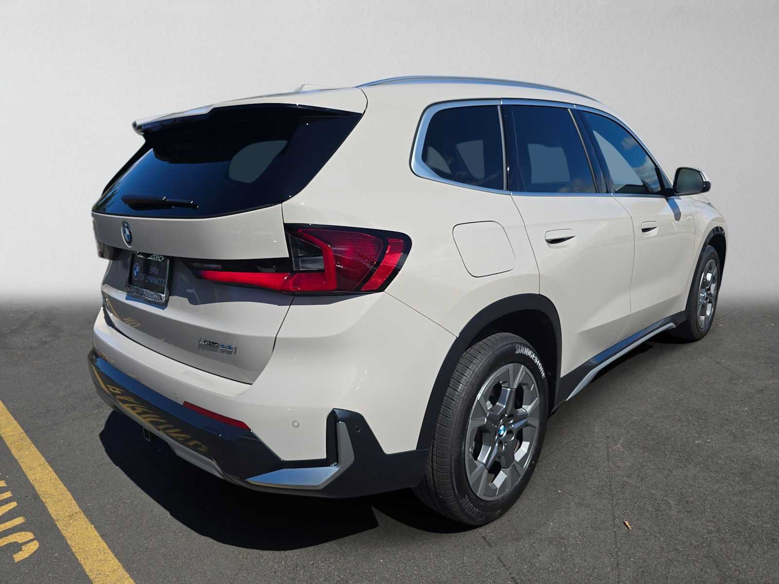 Used 2026 BMW X1 xDrive28i w/ Technology Package AWD/4WD image 3