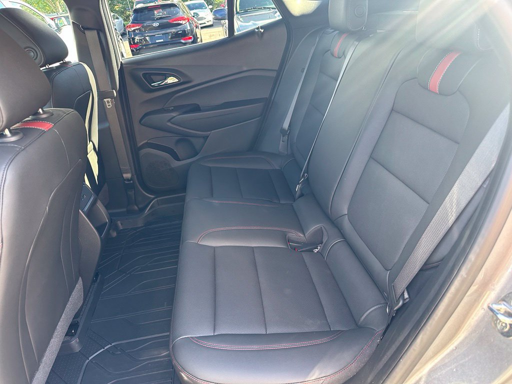 Used 2024 Chevrolet Trax RS w/ Sunroof Package FWD image 24