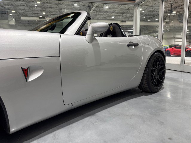 Used 2009 Pontiac Solstice GXP w/ Premium Package RWD image 26