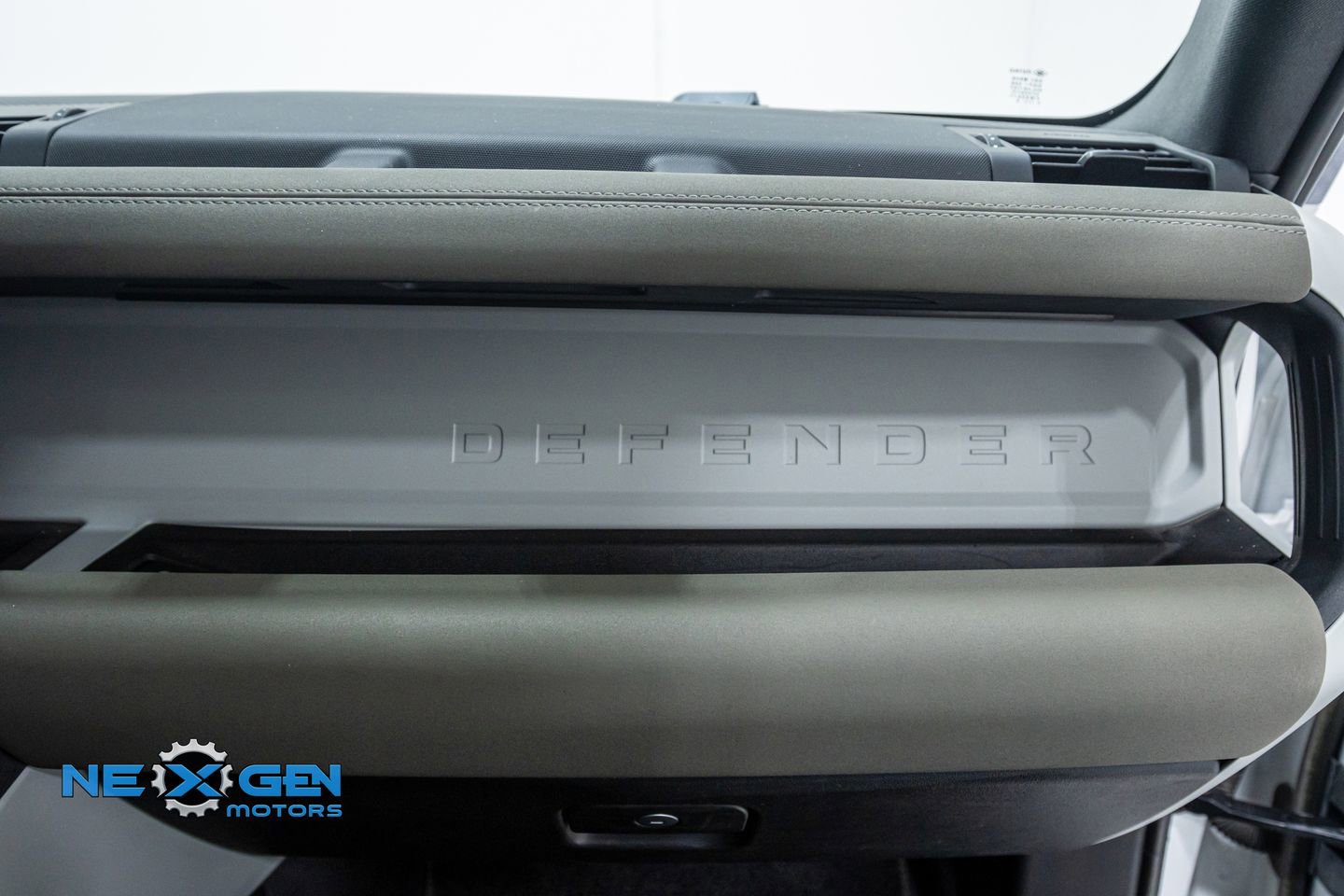 Used 2023 Land Rover Defender 110 S image 41