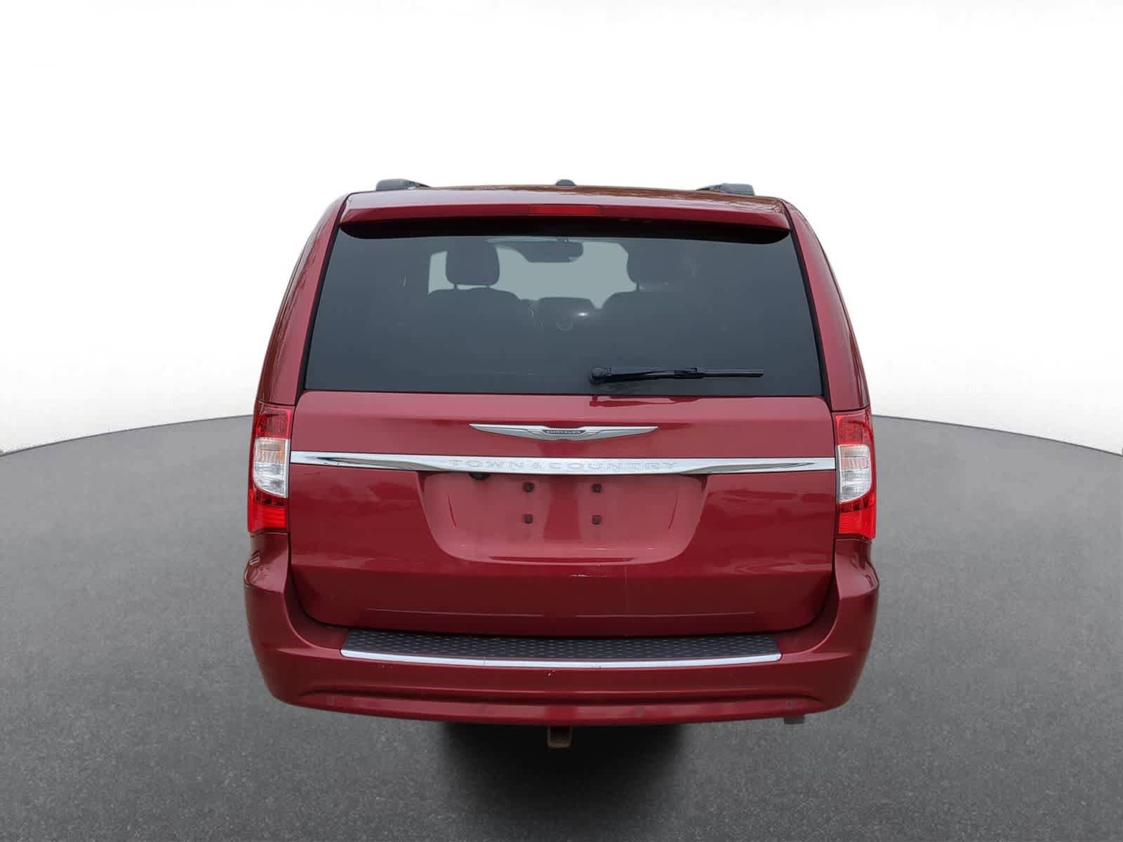 Used 2013 Chrysler Town & Country Touring-L FWD image 7