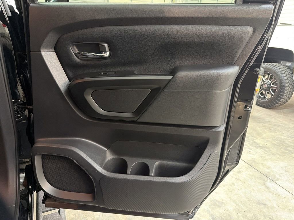 Used 2023 Nissan Titan SV w/ SV Convenience Package image 18