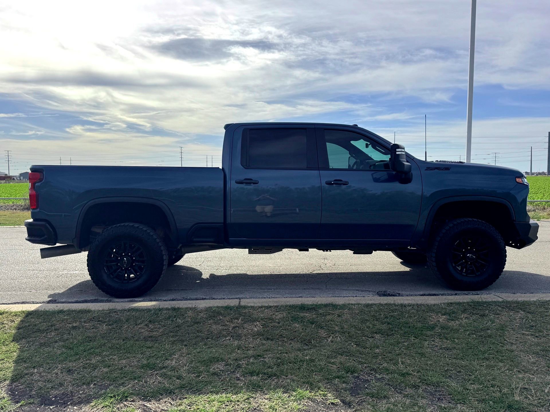 Used 2024 Chevrolet Silverado 2500 ZR2 w/ Technology Package image 7