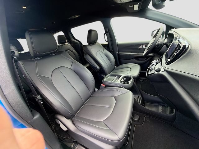 New 2027 Chrysler Pacifica Select FWD image 29