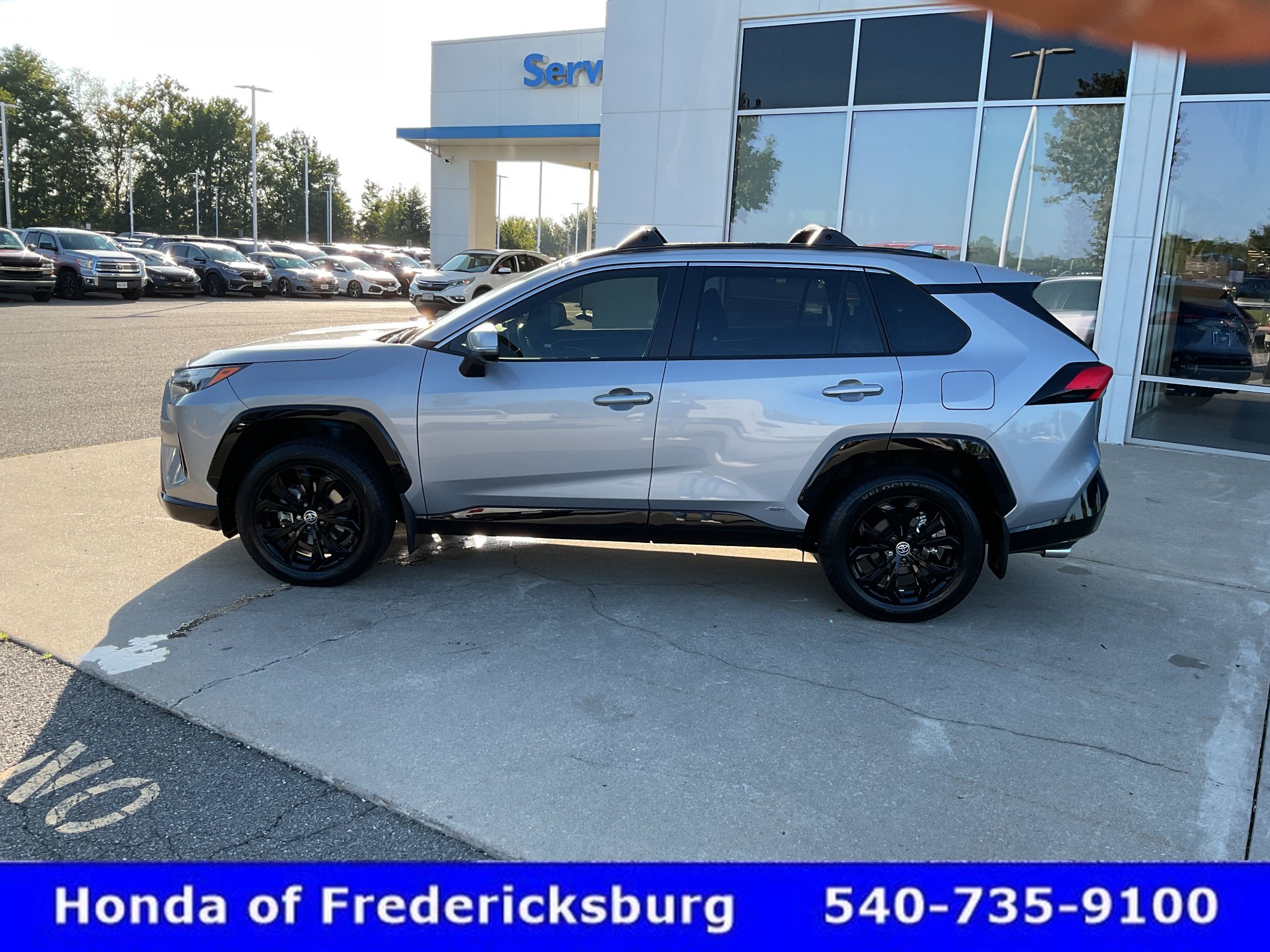Used 2023 Toyota RAV4 SE w/ Convenience Package AWD/4WD image 3